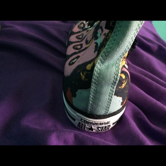 Marilyn Monroe Converse - Picture 4 of 4